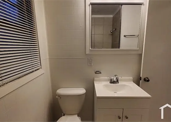 16724 Anthony Ave — Photo 2