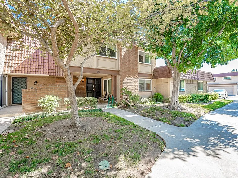 11321 Hart Way — Photo 2