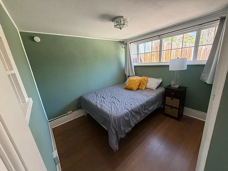 227 N Institute St — Photo 16