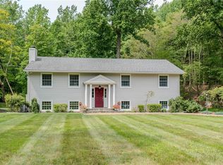 3 Larkspur Dr, Hopewell Junction, NY 12533