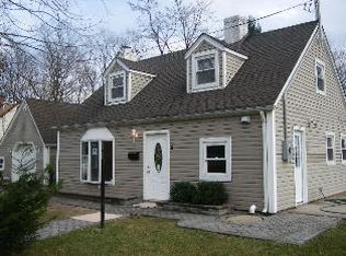 27 Elderberry Ln, Westbury, NY 11590