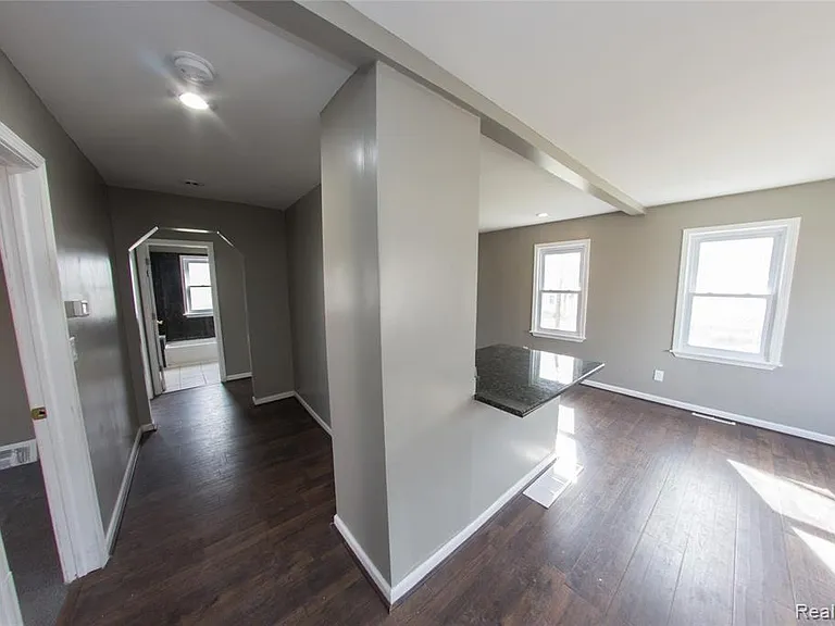 55 W Coy Ave — Photo 2