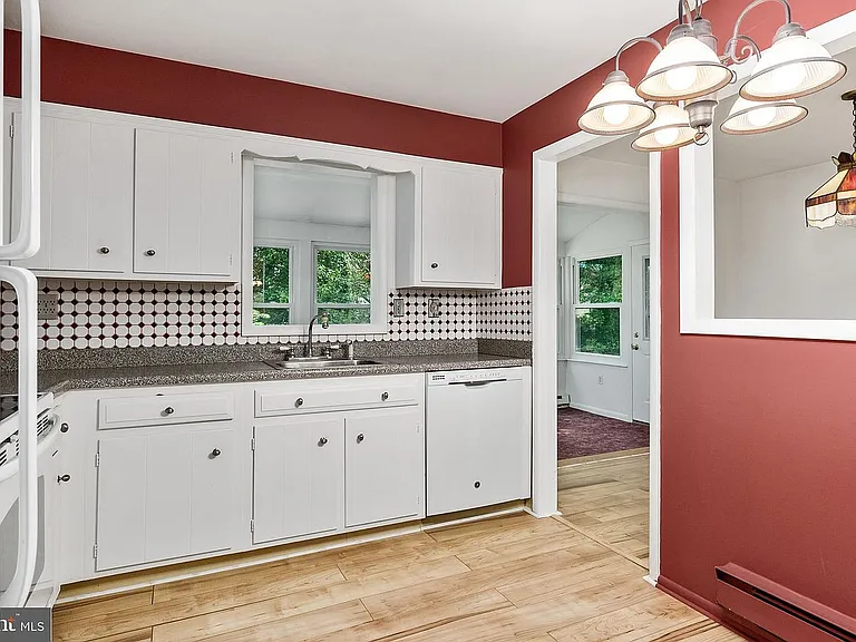 10 Dorchester Dr — Photo 11