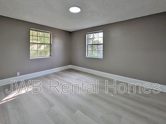 5th image of 1719 Tyler St Unit B