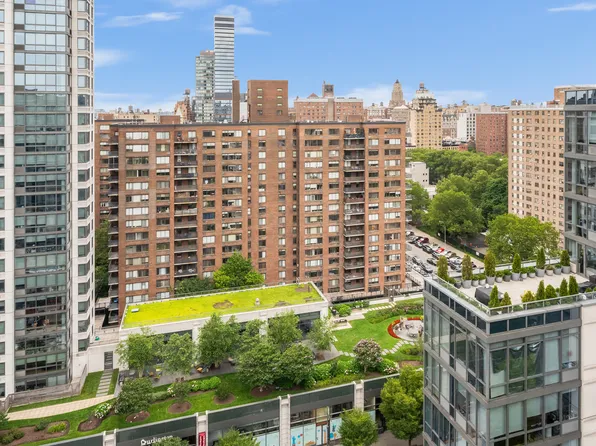 392 Central Park West 19C image 3 of 3