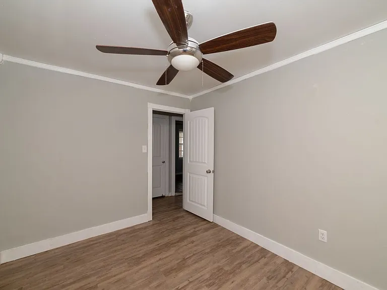 610 N Fir St — Photo 13