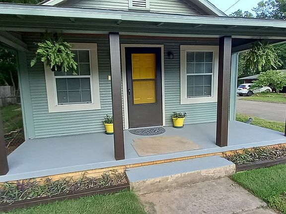 3rd image of 1429 N Palace Ave