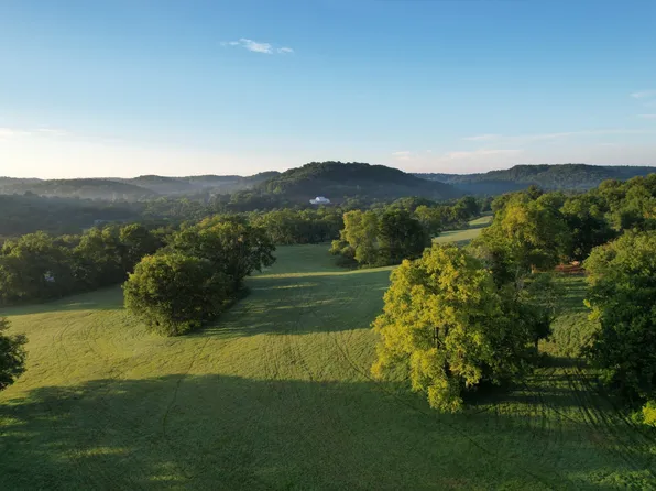 4824 Campbellsville Pike, Columbia, TN 38401