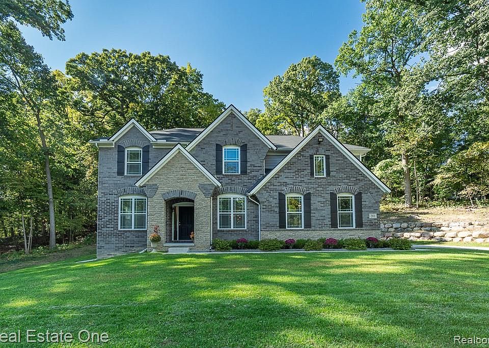 1st image of 201 Beechview Dr S