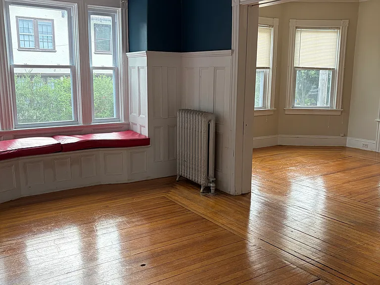 390 Lloyd Ave #1 — Photo 11