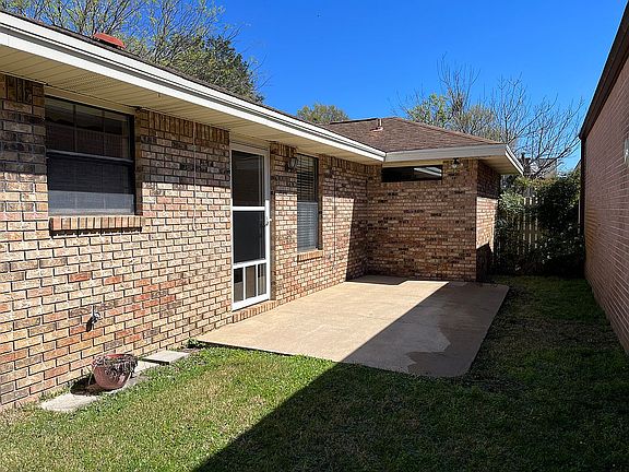 3rd image of 859 Holbrook Cir