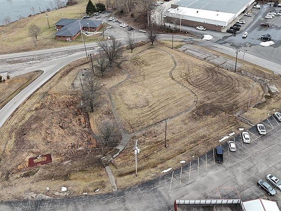4th image of 51 Airport Rd