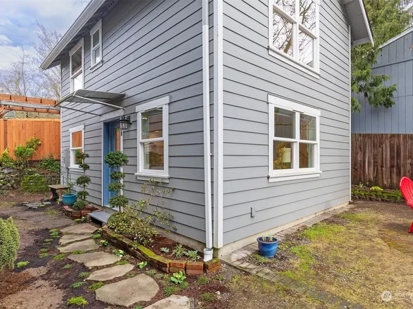 5548 27th Avenue NE #B, Seattle, WA 98105