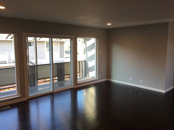 3rd image of 901 Hill St