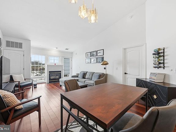 2nd image of 6940 Fairfax Dr Unit 406