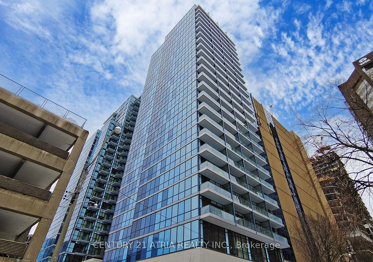 210 Simcoe St — Photo 1