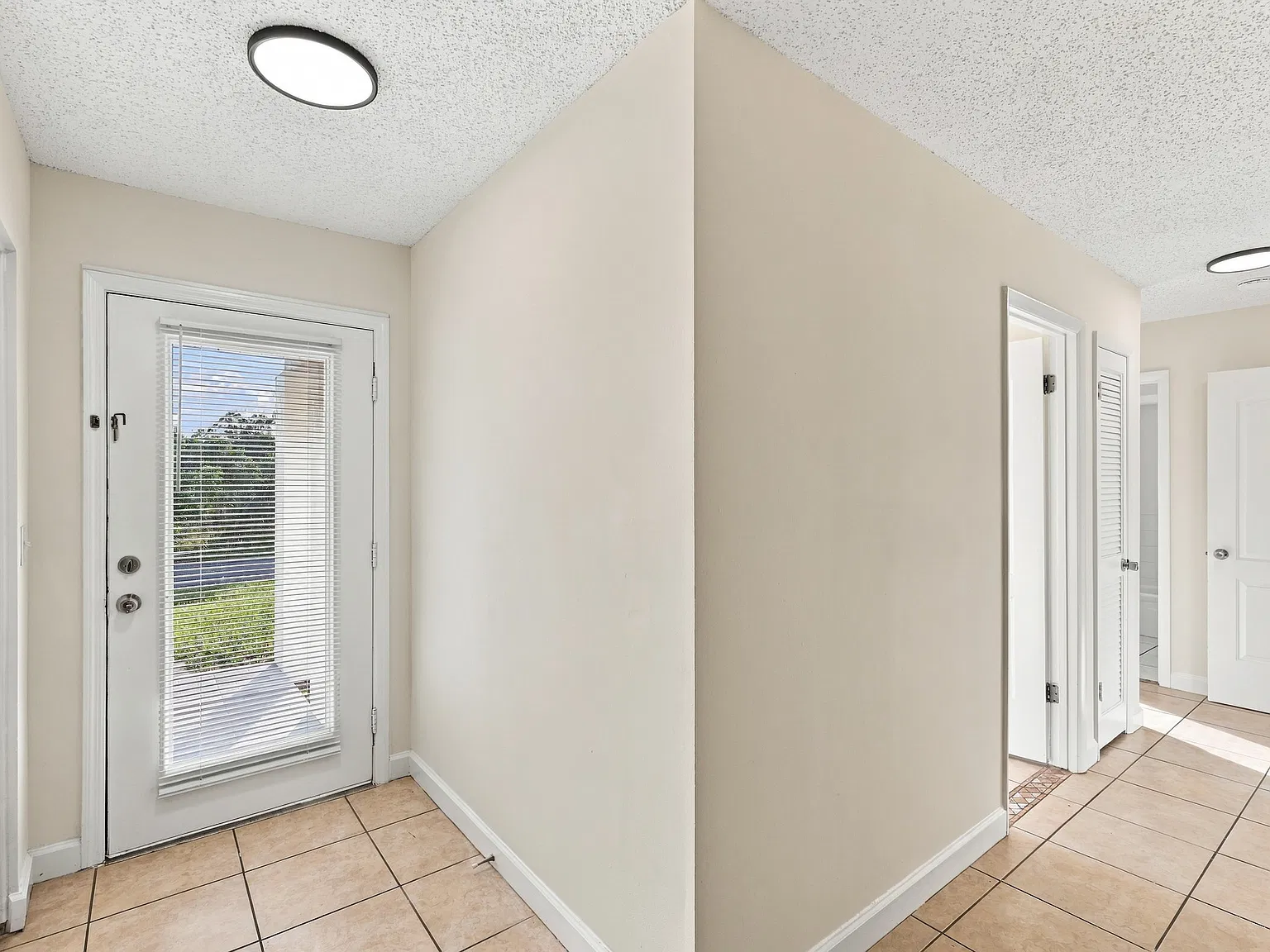 3 bed, 2.0 bath, 1040 sqft, $1,695 — Photo 2