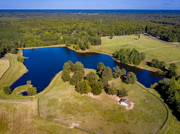 3 Martin Kings Rd, Charlottesville, VA 22902