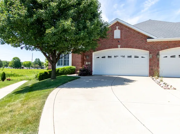 1902 Sinclair Ct, Bloomington, IL 61704