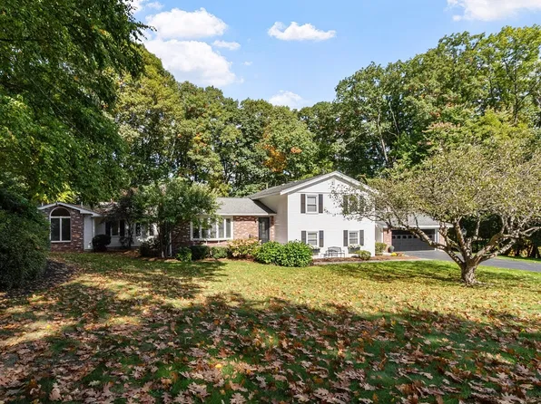 21 Norfolk Dr, Leominster, MA 01453