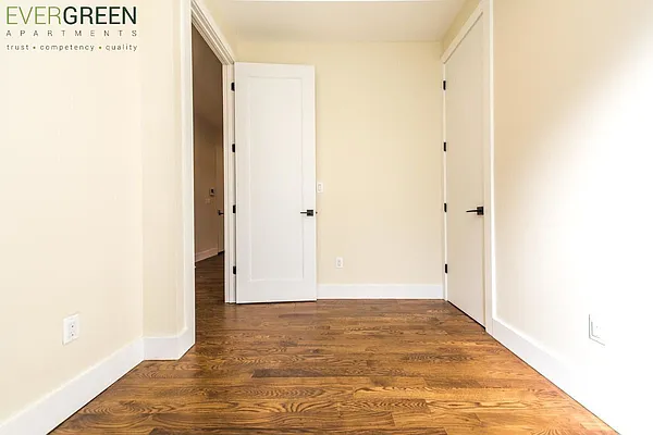 Rented by Evergreen Apartments BK | media 23