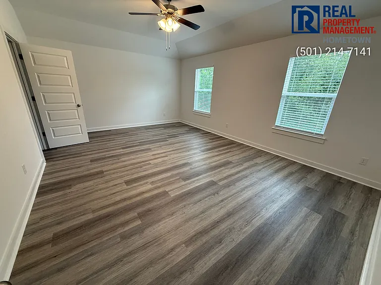 4340 Sloan Dr — Photo 10
