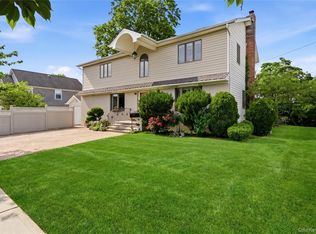 698 Washington Street, Franklin Square, NY 11010
