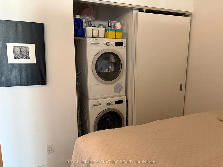 169 John St #403 — Photo 11