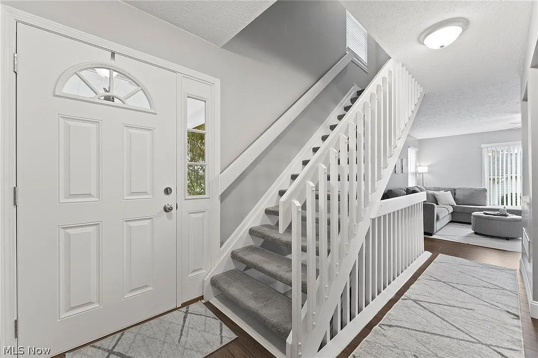 2 bed, 2.5 bath, 2074 sqft, $2,000 — Photo 3
