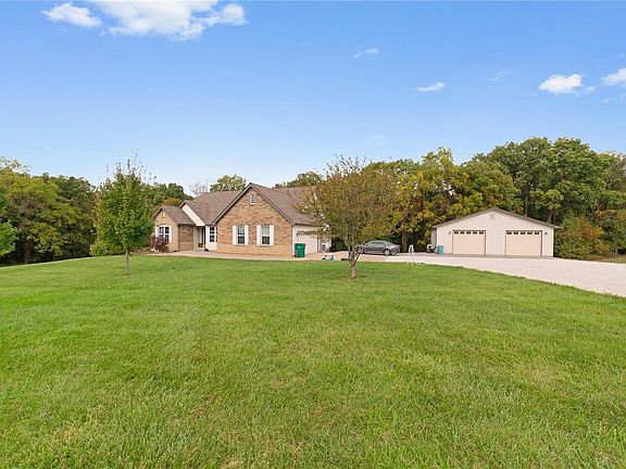 4th image of 411 Winding Woods Dr