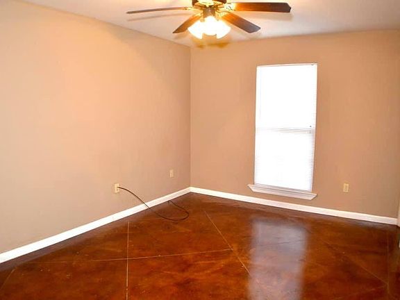4th image of 719 Bergerie St APT B