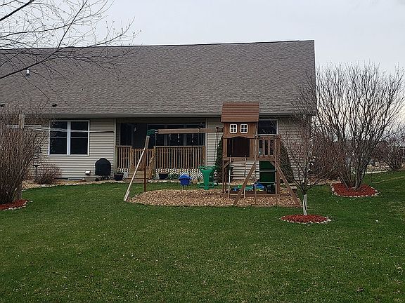 3rd image of 679 Valley View Dr