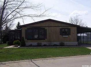 3 Periwinkle Dr, Olmsted Falls, OH 44138