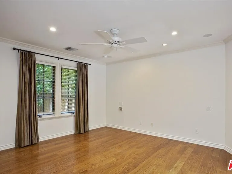 530 Westmount Dr — Photo 15