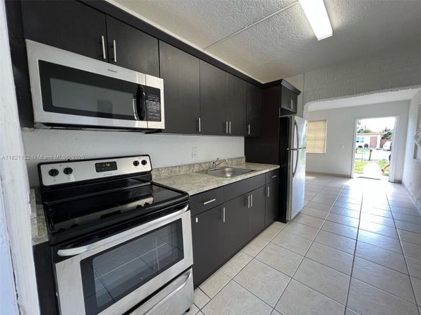 2443 NW 7th St