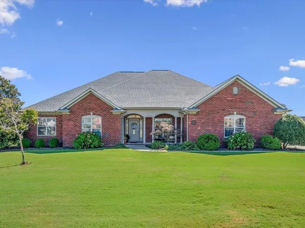 1457 Highland Dr, Dyersburg, TN 38024