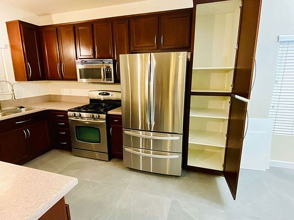3rd image of 190 W Vallecito Ct