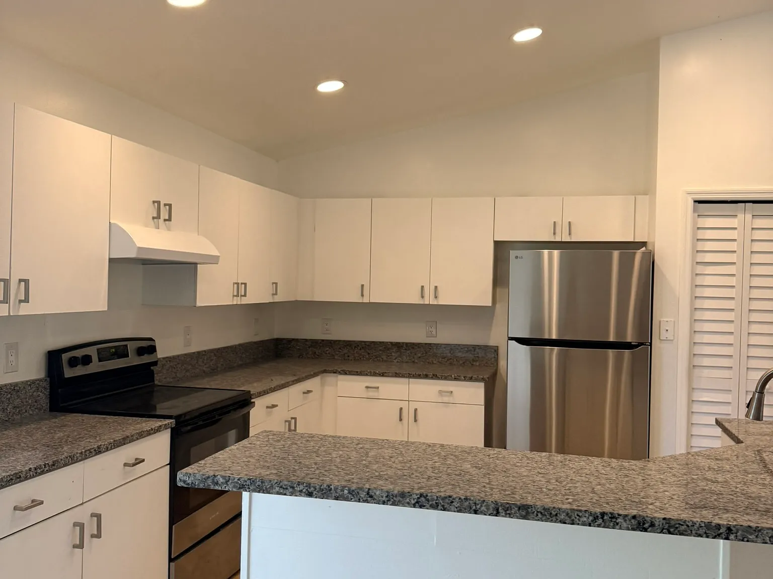 3 bed, 1410 sqft, $2,300 — Photo 3