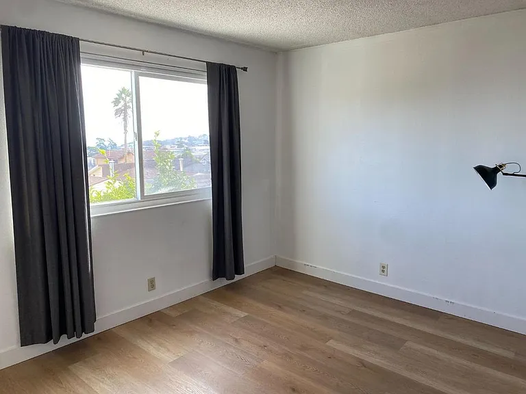 81 Camelot Ct — Photo 8