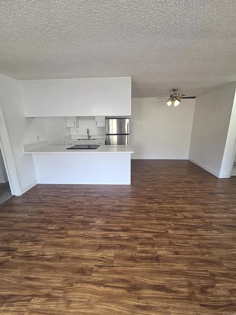 1 bed, 1100 sqft, $1,100 — Photo 3