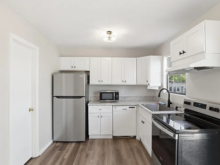 663 Johahn Dr — Photo 5