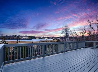 15 Perrywinkle Ln, Gloucester, MA 01930