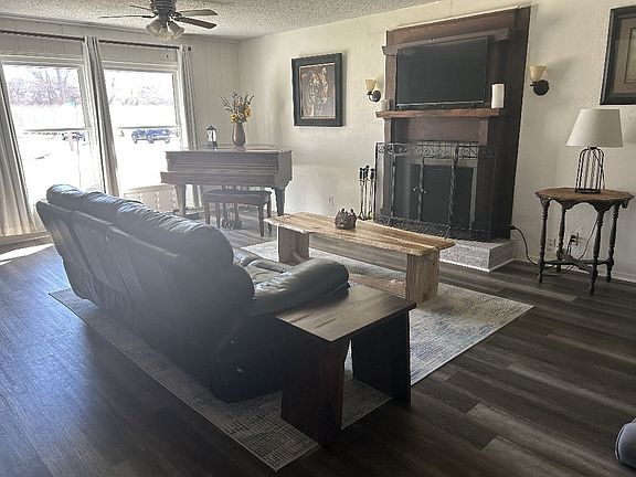 4th image of 718 Turner St