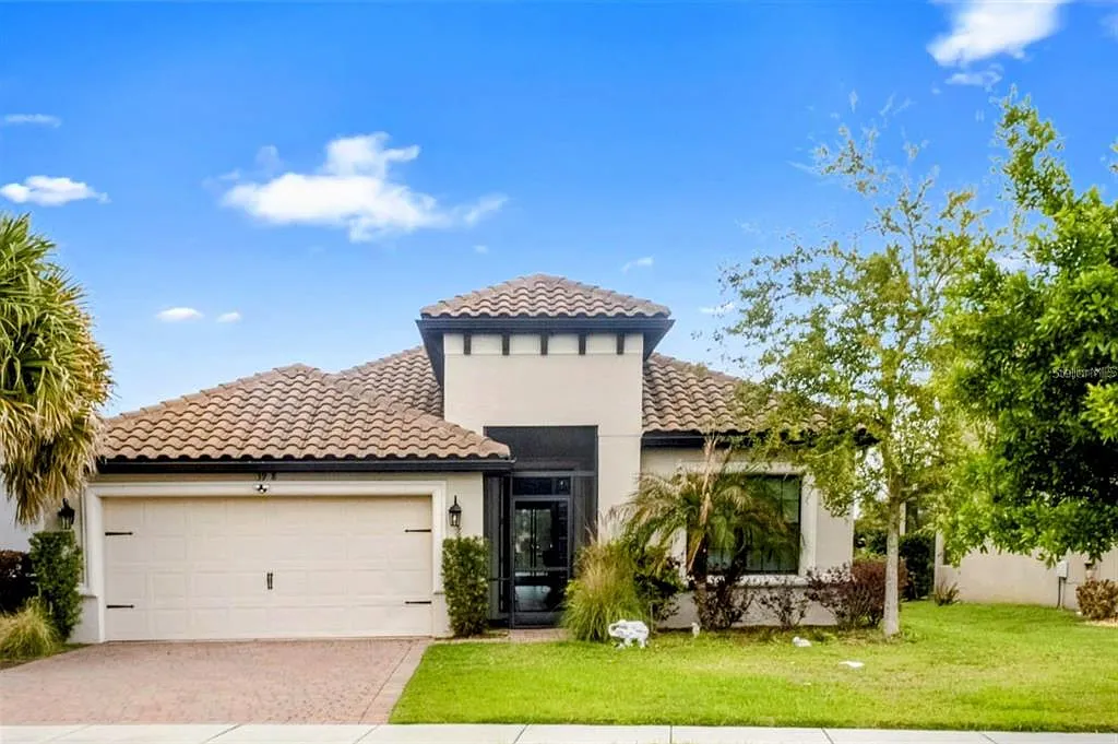 4 bed, 2.0 bath, 2055 sqft, $3,000 — Photo 1