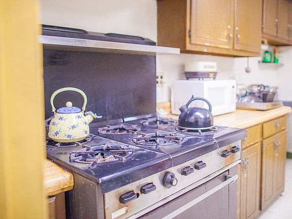 5th image of 2329 Victory Blvd #2