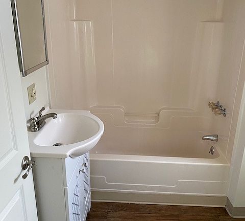 5th image of 806 Middle St #2