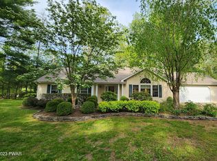 100 Betsy Ross Dr, Milford, PA 18337