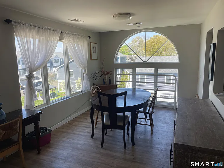 133 Harbour Close — Photo 6
