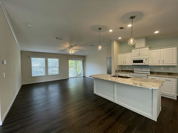 5th image of 2953 Hillcrest Dr