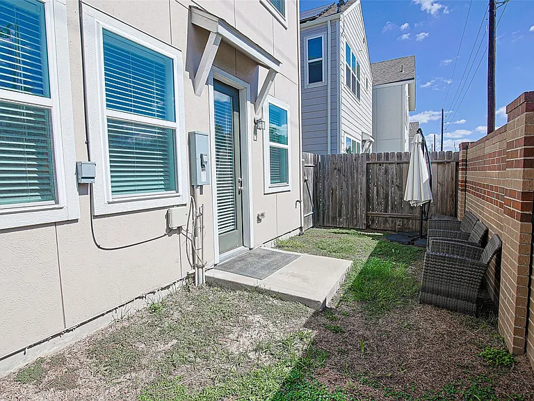 10005 Brickhouse Dr — Photo 28